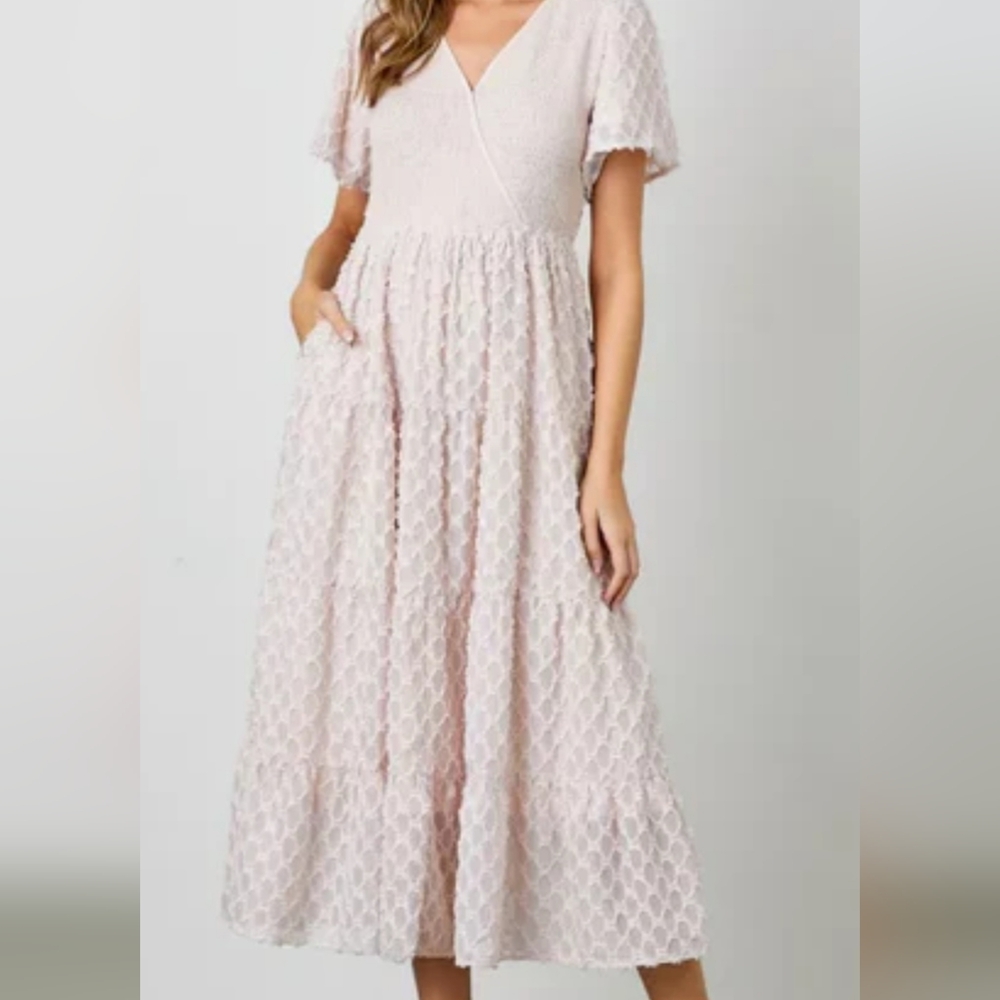 Chic Textured Midi Dress in Soft Pink